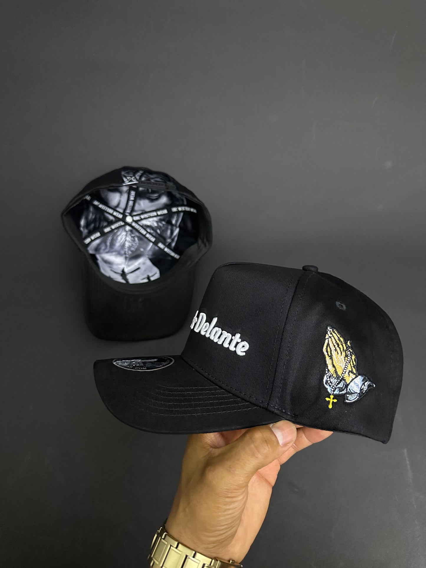 Dios Por Delante Elite Black Hat